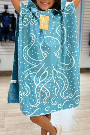 What is a Towel Poncho? Everything You Need to Know Before You Buy